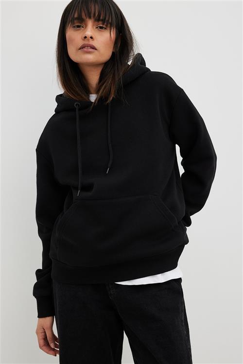 NA-KD Basic Oversize børstet hættetrøje - Black