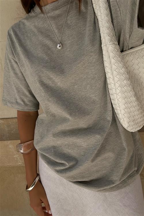 Se NA-KD Basic Oversize t-shirt - Grey ved NA-KD