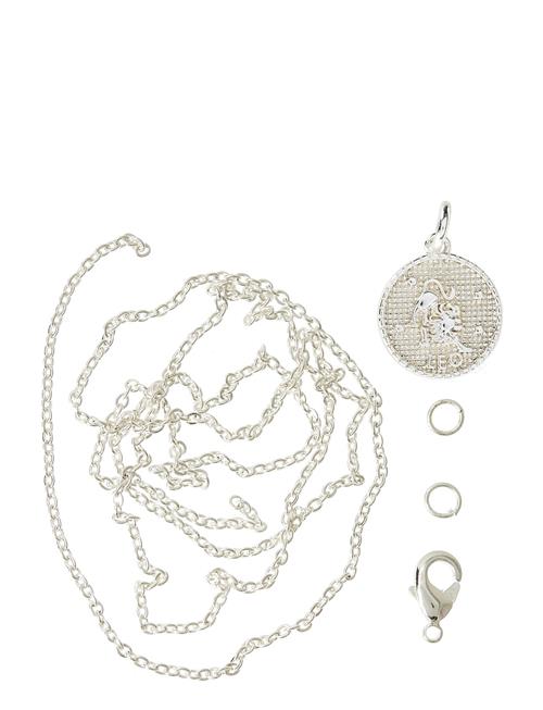 Se Me & My Box Zodiac Coin Pendant And Chain Set, Leo Me & My Box Silver ved Booztlet