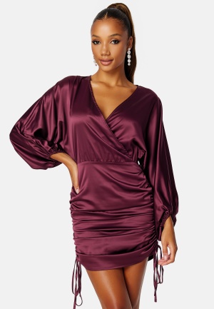 Se BUBBLEROOM Kimberly Satin Dress Bordeaux 46 ved Bubbleroom