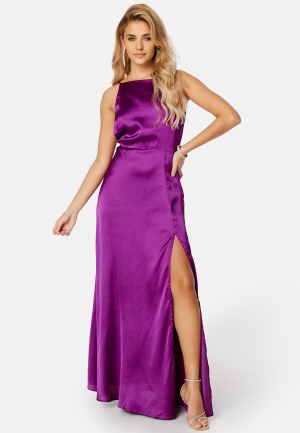 Se Bubbleroom Occasion Laylani Satin Gown Dark purple 34 ved Bubbleroom