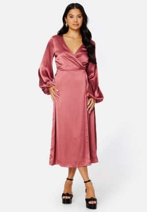 Se Bubbleroom Occasion Misha Satin Dress Dark dusty pink 34 ved Bubbleroom