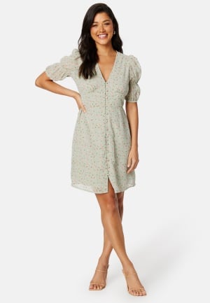 Se BUBBLEROOM Stazie dress Dusty green / Patterned 40 ved Bubbleroom