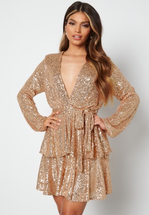 Se John Zack Sequin Deep V Ruffle Skater Dress Gold S (UK10) ved Bubbleroom