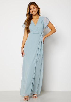 Se Bubbleroom Occasion Grienne Wrap Gown Dusty blue 3XL ved Bubbleroom