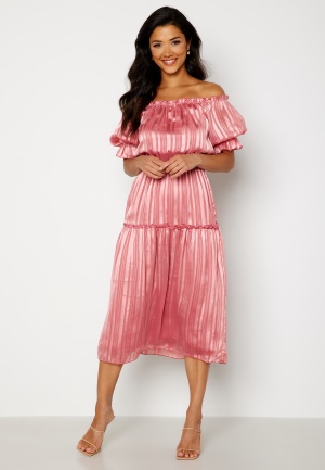 Se Bubbleroom Occasion Freeda off Shoulder Dress  Pink XL ved Bubbleroom