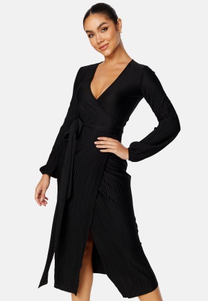 Se BUBBLEROOM Pleated Wrap Midi Dress Black M ved Bubbleroom