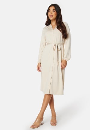 Se Happy Holly Madelyn midi dress Beige 32/34 ved Bubbleroom