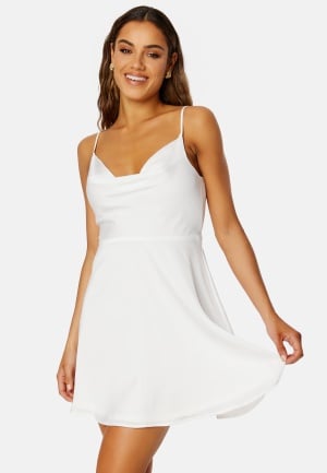 Se Bubbleroom Occasion Marion Short Dress White 32 ved Bubbleroom