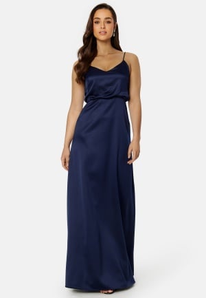 Se Bubbleroom Occasion Morina Gown Dark blue 42 ved Bubbleroom