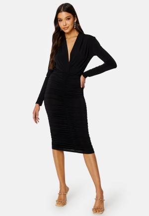 Se John Zack Deep V Rouched Midi Dress Black XXS (UK6) ved Bubbleroom