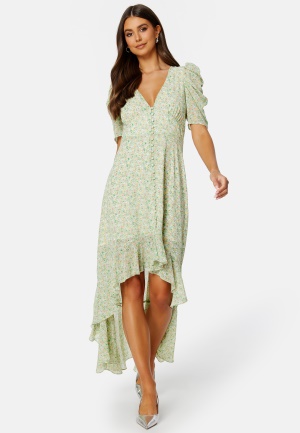 Se BUBBLEROOM Summer Luxe High-Low Midi Dress Green / Floral 34 ved Bubbleroom