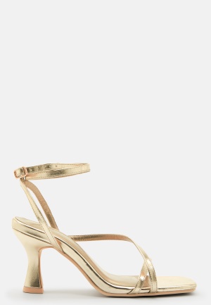 Se BUBBLEROOM Evita Strappy Sandal Gold 41 ved Bubbleroom