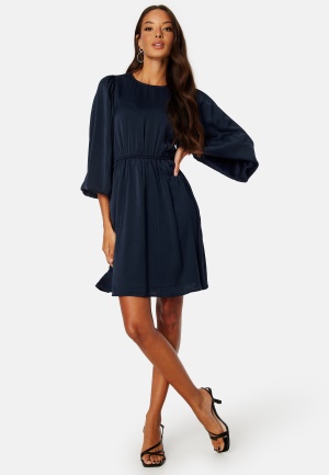 Se BUBBLEROOM Fiorella Dress Dark blue XS ved Bubbleroom