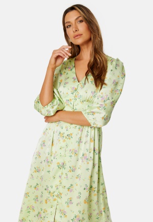 Se VILA Louis 3/4 Midi Dress Hemlock AOP:FLOWERS 36 ved Bubbleroom