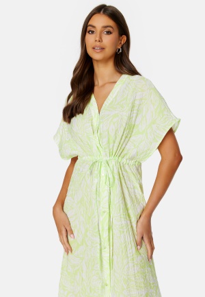 Se VILA Limia Maya S/S Midi Dress Lettuce Green AOP:Ma 36 ved Bubbleroom