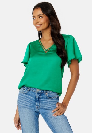 Se ONLY Jane SS V-Neck Top Simply Green XS ved Bubbleroom