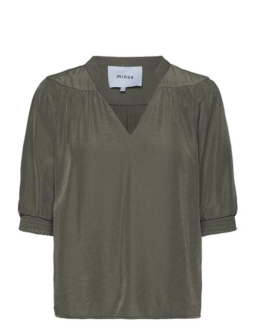 Se Minus Ayame V-Neck Short Sleeve Blouse Minus Green ved Booztlet