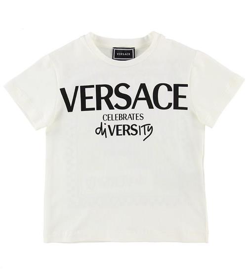 Se Versace T-shirt - Hvid m. Print ved KidsWorld