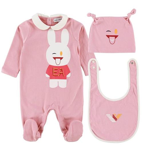 Se Emporio Armani Emporio Armani GaveÃ¦ske - Heldragt/HagesmÃ¦k/Hue - Rosa Mayfair ved KidsWorld