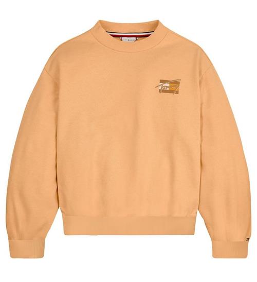 Se Tommy Hilfiger Tommy Hilfiger Sweatshirt - Dye script - Prairie Yellow ved KidsWorld