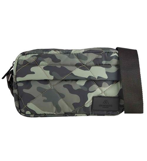 Se Markberg Markberg Skuldertaske - Dagmar - Recycled - Camo Olive/Sort ved KidsWorld