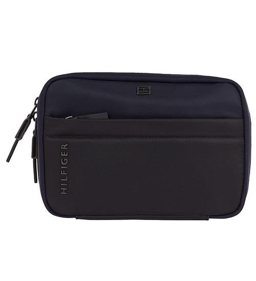 Se Tommy Hilfiger Tommy Hilfiger Skuldertaske - TH City Commuter Washbag - Desert ved KidsWorld