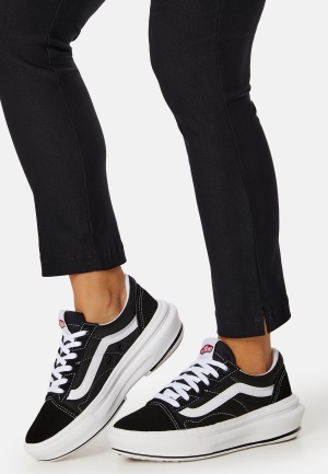 Se Vans UA Old Skool Overt Sneakers Black/White 40 ved Bubbleroom