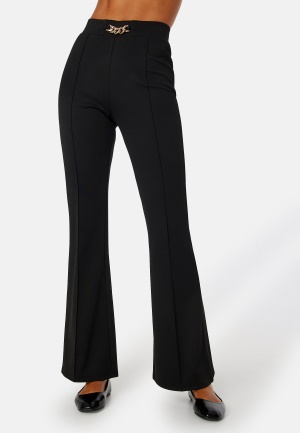 Se BUBBLEROOM Flared Belted Trousers Black XS ved Bubbleroom