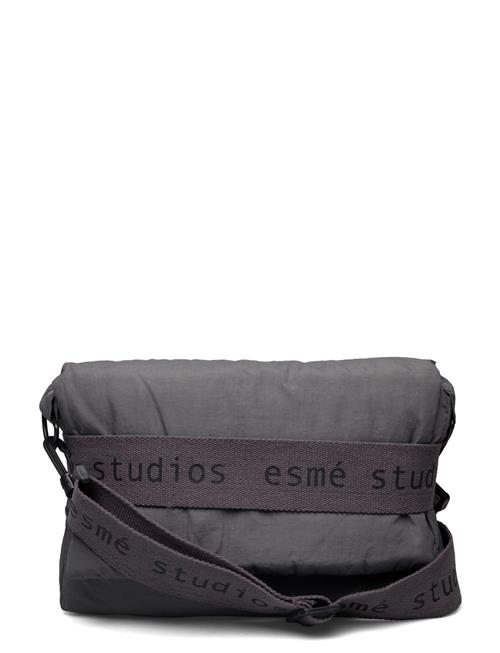 Se Esme Studios Essabina Clutch Bag Esme Studios Grey ved Booztlet