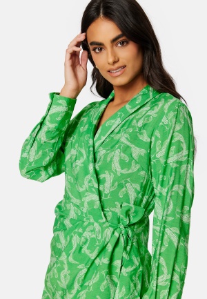 Se Object Collectors Item Rio L/S Wrap Dress Fern Green AOP:Anima 34 ved Bubbleroom