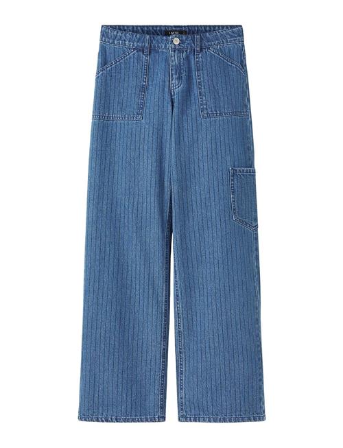 Se LMTD Nlfpinizza Dnm Lw Wide Cargo Pant LMTD Blue ved Booztlet