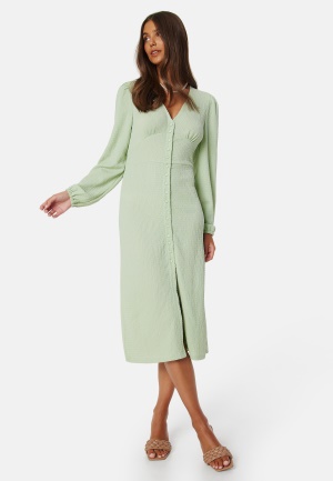 Se BUBBLEROOM Structure Button Midi Dress Light green S ved Bubbleroom