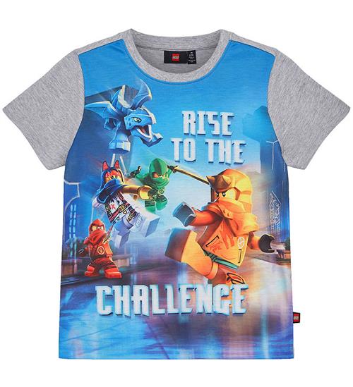 Se LEGOÂ® Wear LEGOÂ® Ninjago T-shirt - LWTano 131 - GrÃ¥meleret/BlÃ¥ m. Print ved KidsWorld