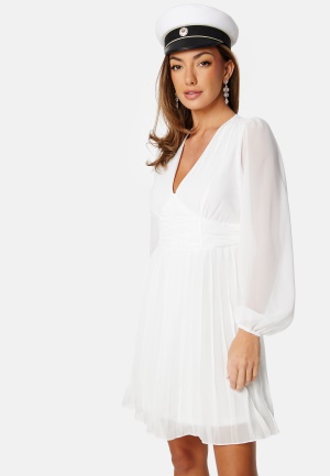 Se Bubbleroom Occasion Pleated L/S Chiffon Dress White L ved Bubbleroom