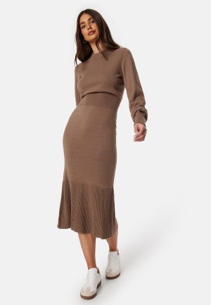 BUBBLEROOM Fine Knitted Turtle Neck Dress Light brown L