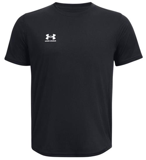 Se Under Armour T-shirt - B's Challenger Train - Sort ved KidsWorld