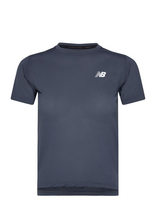 Se New Balance Accelerate Short Sleeve New Balance Navy ved Booztlet