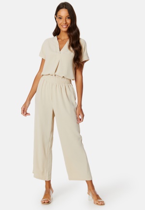 Se BUBBLEROOM Matilde Trousers Light beige S ved Bubbleroom