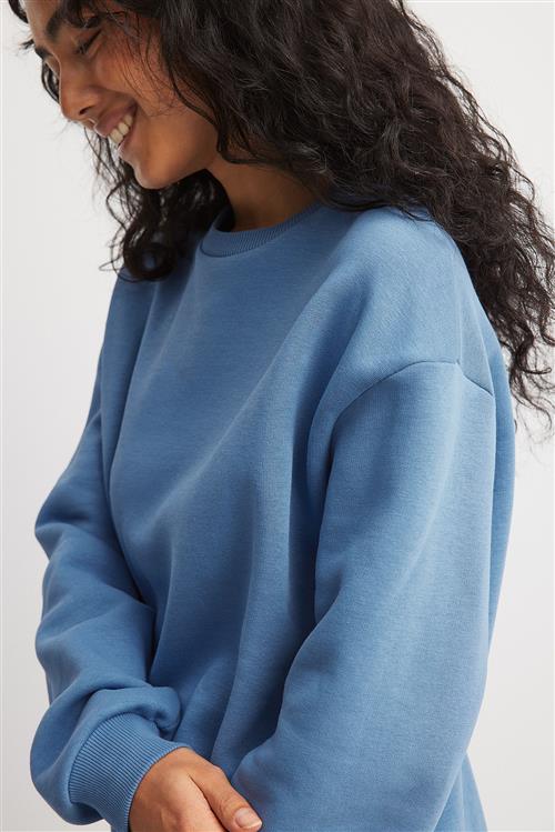 Se NA-KD Basic Oversize sweatshirt - Blue ved NA-KD