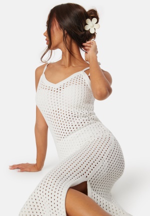 Se BUBBLEROOM Crochet Knitted Tie Strap Dress Offwhite XS ved Bubbleroom