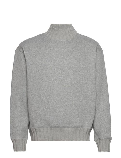 Se Enkel Studio Espesto Crewneck M Enkel Studio Grey ved Booztlet