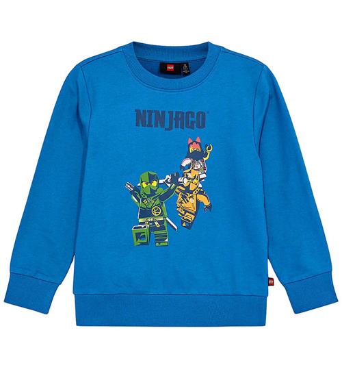 Se LEGOÂ® Wear LEGOÂ® Ninjago Sweatshirt - LWSCout - Middle Blue ved KidsWorld