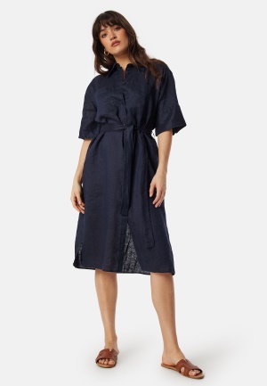 Se GANT Rel Linen SS Shirt Dress Navy 36 ved Bubbleroom