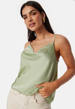 Se VILA Viravenna S/L singlet strap top Swamp 36 ved Bubbleroom