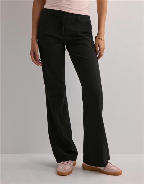 Nelly - Sort - Low Waist Flare Suit Pants