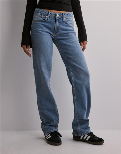 Nelly - Blå - Low Waist Straight Leg Jeans