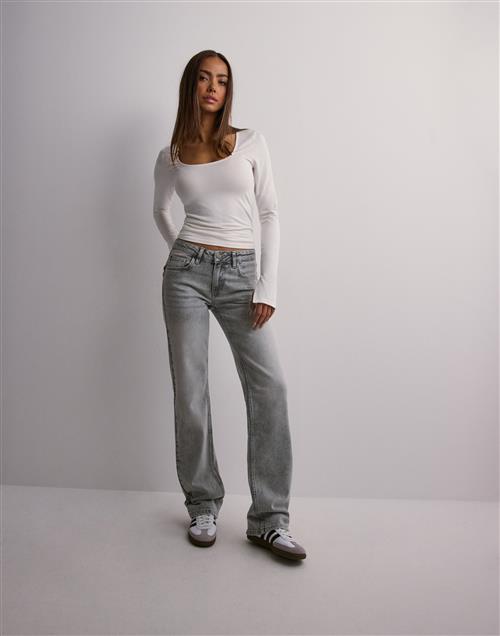 Nelly - Grå - Low Waist Straight Leg Jeans