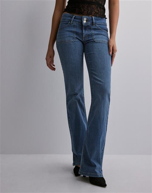 Se Nelly - Blå - Low Waist Bootcut Jeans ved Nelly