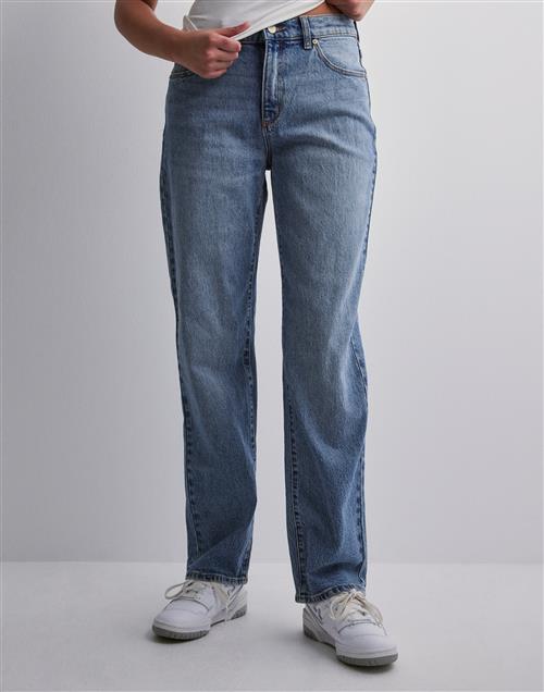 Se Abrand Jeans - Blå - 95 Mid Straight Felia ved Nelly